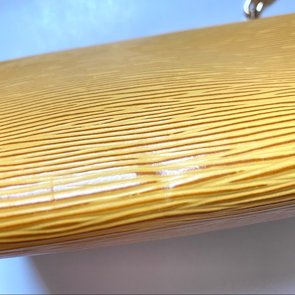 LOUIS VUITTON WALLET ON CHAIN❤️ - Picture 13 of 17